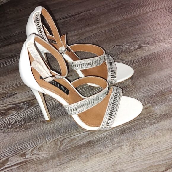Izabella Rue Gwenyth Heels White heels with rhinestone detailing on band - Picture 5 of 8